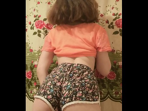❤️ La joven sexy hace un striptease grabando sus calzoncillos en la cámara Super sexo en es.courseclass.ru ❌️