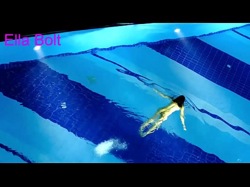 ❤️ No puedo dejar de mirar, joven rubia pillada nadando desnuda en la piscina del complejo ELLA BOLT Super sexo en es.courseclass.ru ❌️